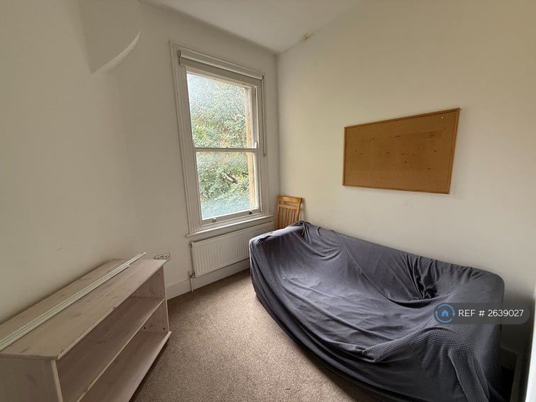 3 bedroom flat in Lyncroft Mansions, London, NW6 (3 bed) (#2639027)