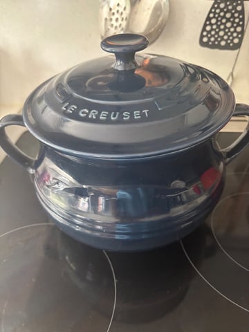 Le Creuset large casserole pot with lid in Thatcham