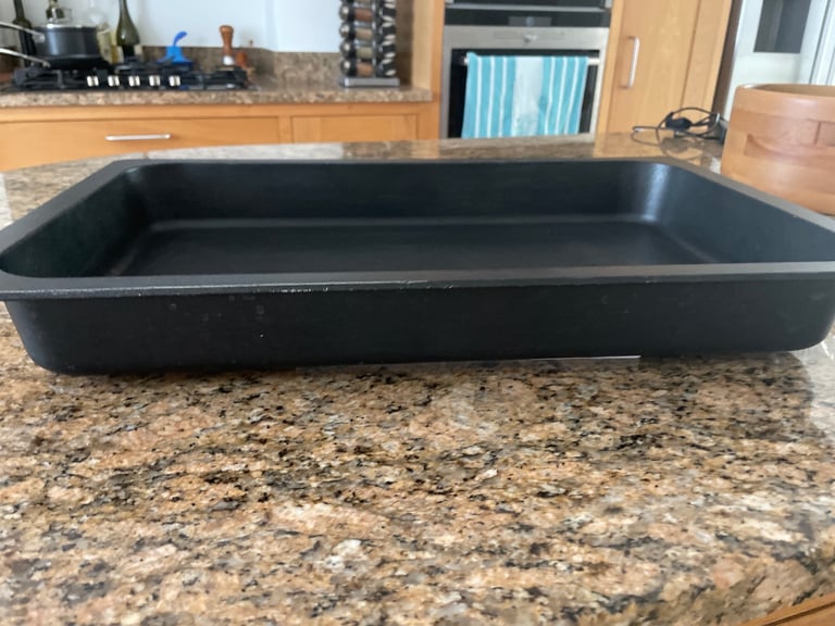 Crafond cast iron large nonstick pan/tray