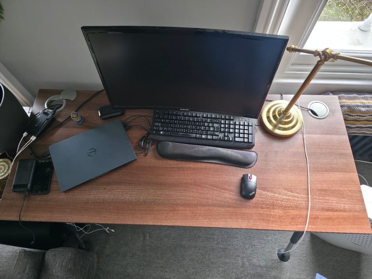 Adjustable office desk 