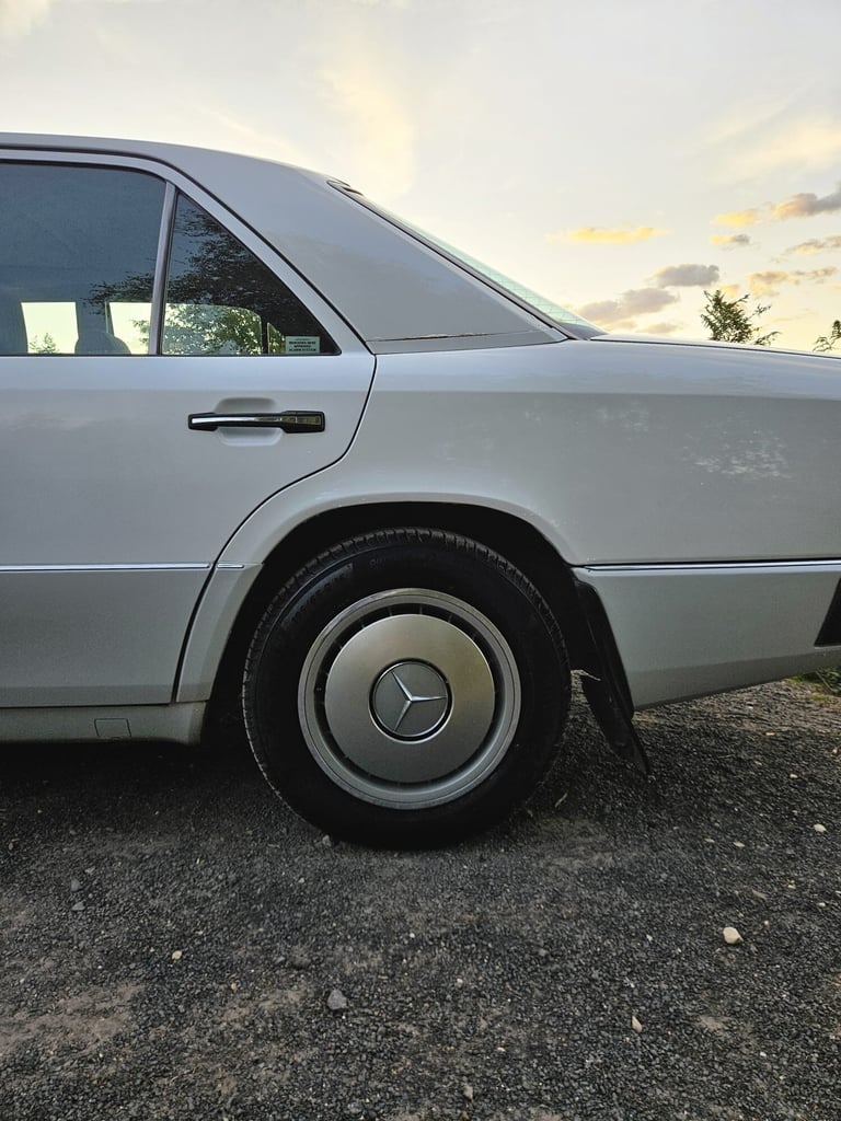 1992 Mercedes-Benz 200E