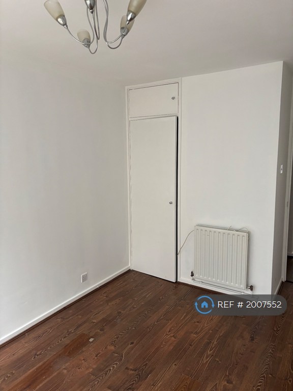 2 bedroom flat in Glamis House, Warley, Brentwood, CM14 (2 bed) (#2007552)