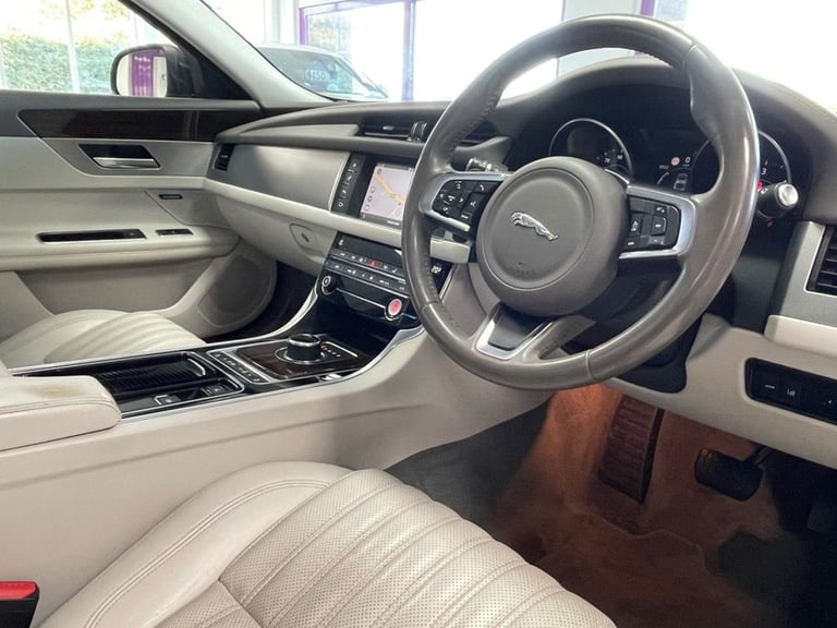 2017 Jaguar XF 2.0d Portfolio Saloon 4dr Diesel Auto Euro 6 (s/s) (180 ps) Saloon Diesel Automatic
