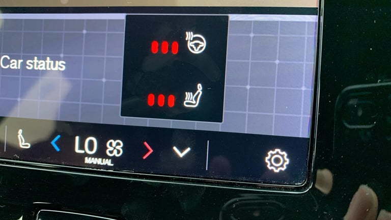 2024 Volvo XC40 2.0 B4 MHEV Plus SUV 5dr Petrol Hybrid DCT Auto Euro 6 (s/s) (197 ps) ESTATE Petr...