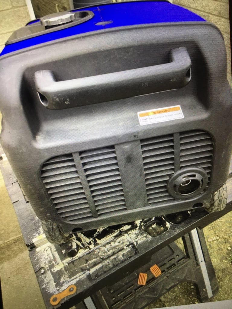 HYUNDAI 3200SEI PORTABLE PETROL INVERTER GENERATOR.