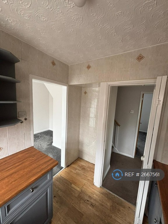 3 bedroom house in Cherry Tree Gardens, Codsall, Wolverhampton, WV8 (3 bed) (#2667561)