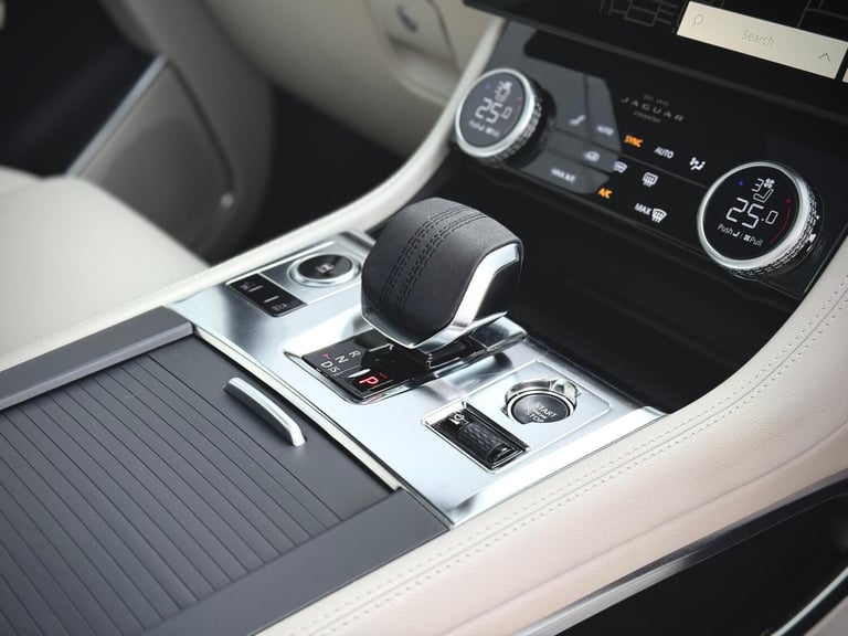 2023 Jaguar F-Pace 2.0 D200 R-Dynamic HSE Black 5dr Auto AWD ESTATE DIESEL Automatic