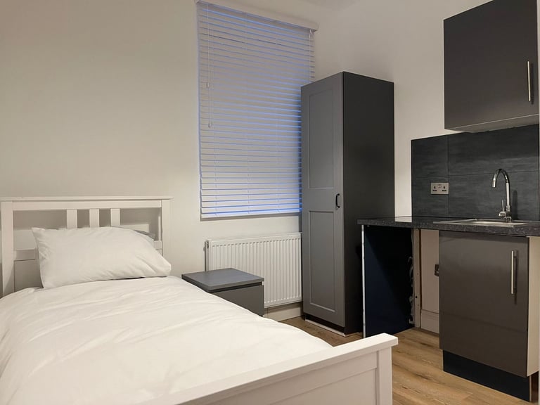 Self-contained studio flat in Willesden - DSS Welcome