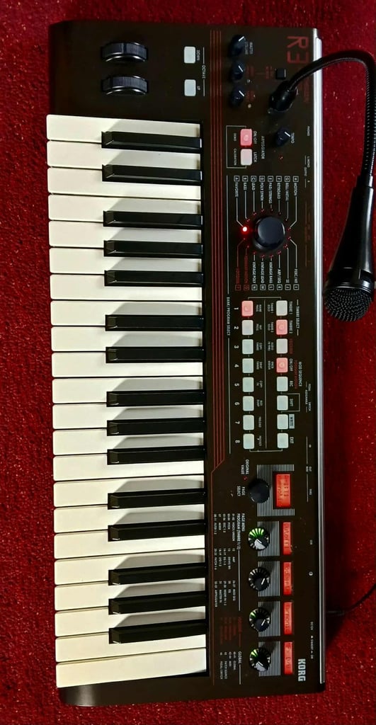 KORG R3 Vocoder/Synth