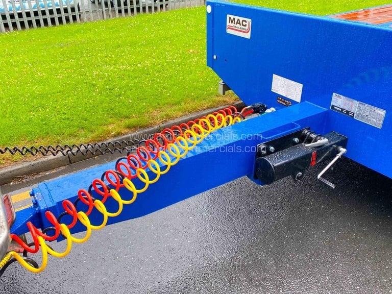 MCCAULEY TANDEM AXLE DRAWBAR LOADER 