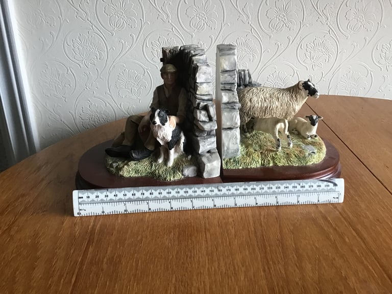 image for Boarder Fine Arts ‘10 o,clock break Book Ends