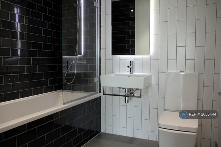 2 bedroom flat in Nautical Drive, London, E16 (2 bed) (#2653444)
