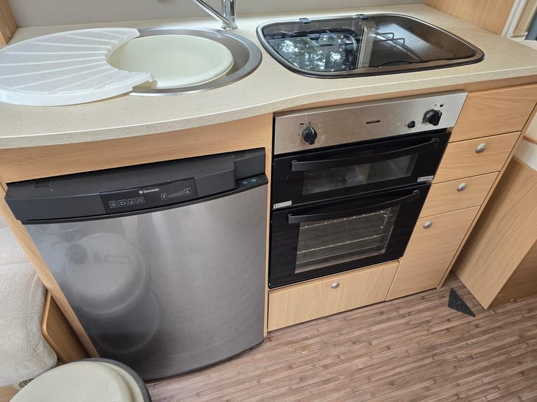 2014 Compass Corona 574 4 Berth Fixed Single Beds Caravan, Motor Mover