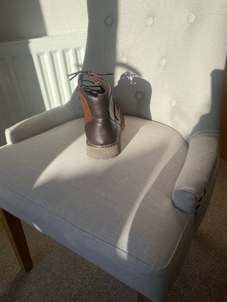Men’s Boots.