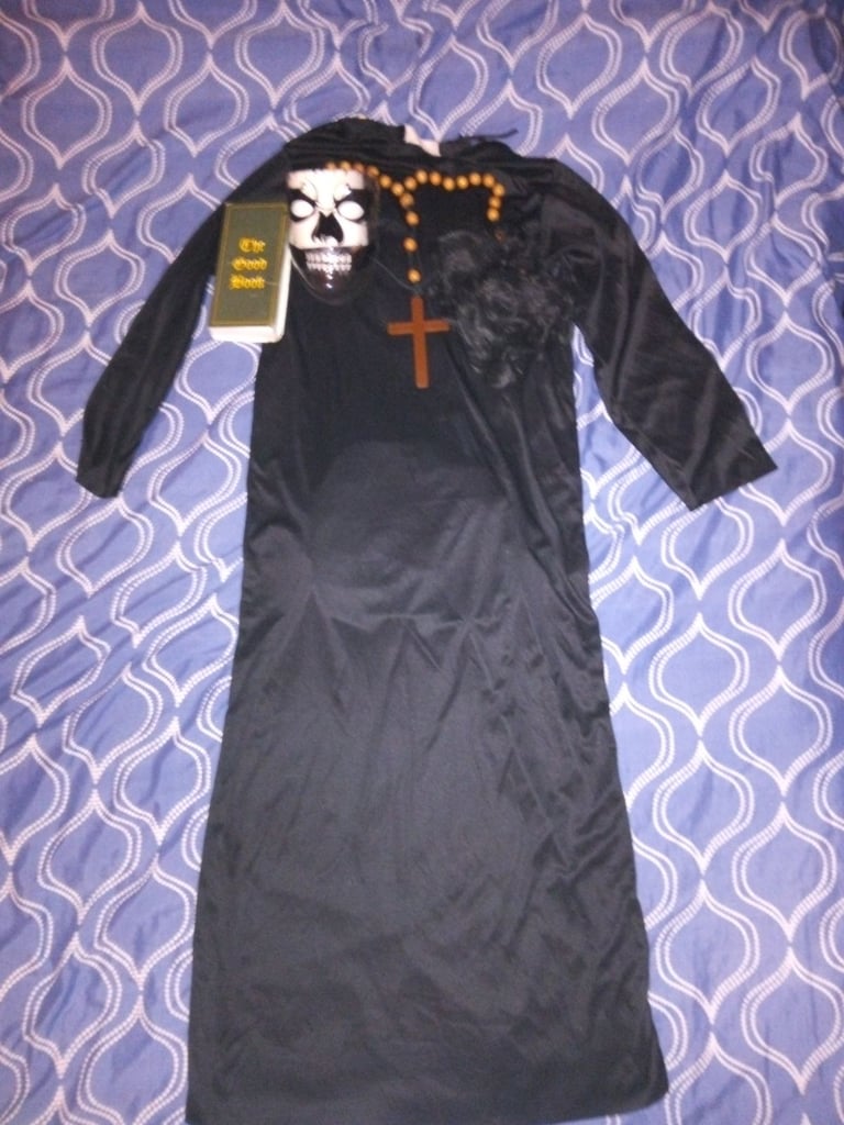 LOTS OF HALLOWEEN STUFF FOR SALE 