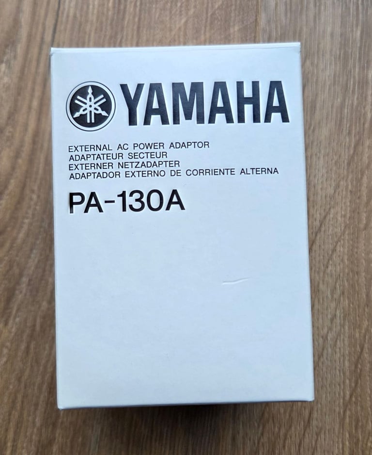 Yamaha Digital Keyboard E323