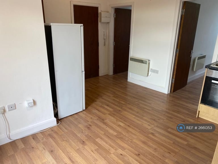 2 bedroom flat in High Street, New Malden, KT3 (2 bed) (#2661353)