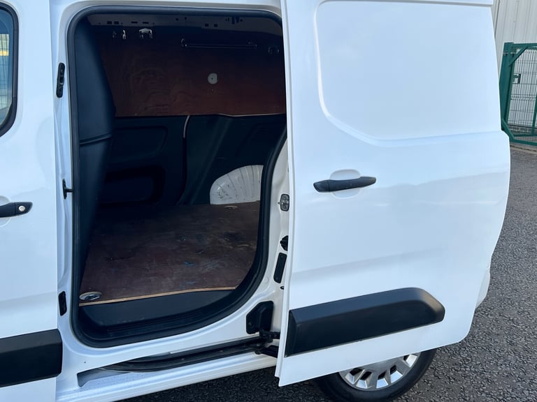 2020 Vauxhall Combo 2300 1.5 Turbo D 100ps H1 Sportive Van PANEL VAN Diesel Manual