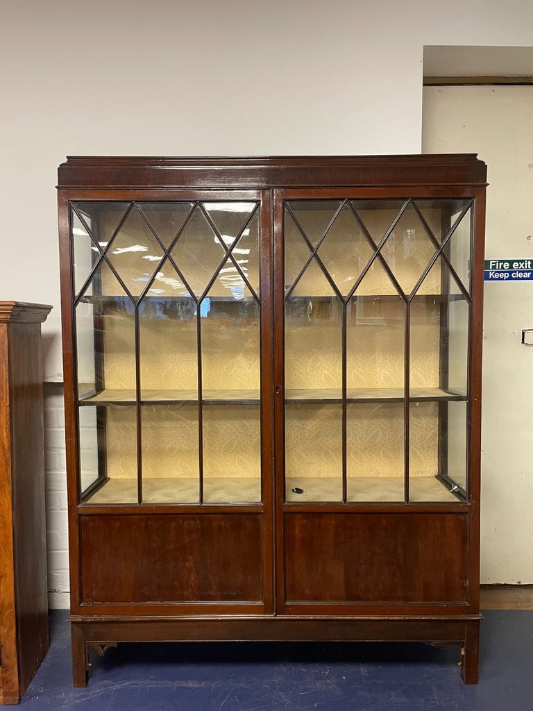image for Vintage Dark Wood Display Cabinet (with key) TCL Reuse 99741