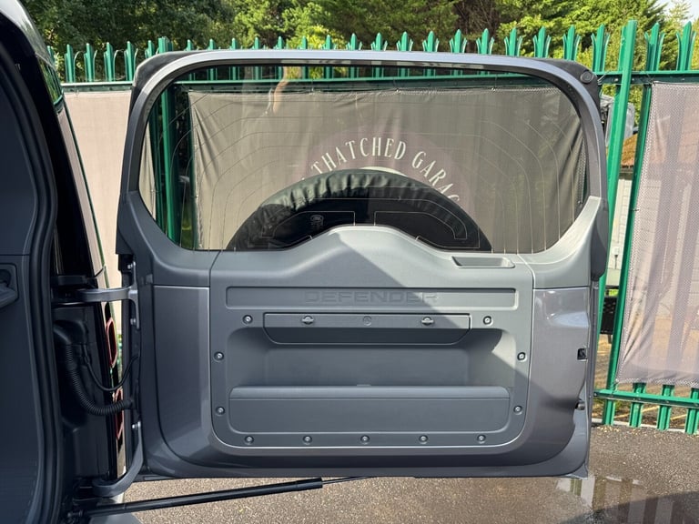 2021 Land Rover Defender 2.0 P300 HSE 90 3dr Auto [6 Seat] Estate Petrol Automatic