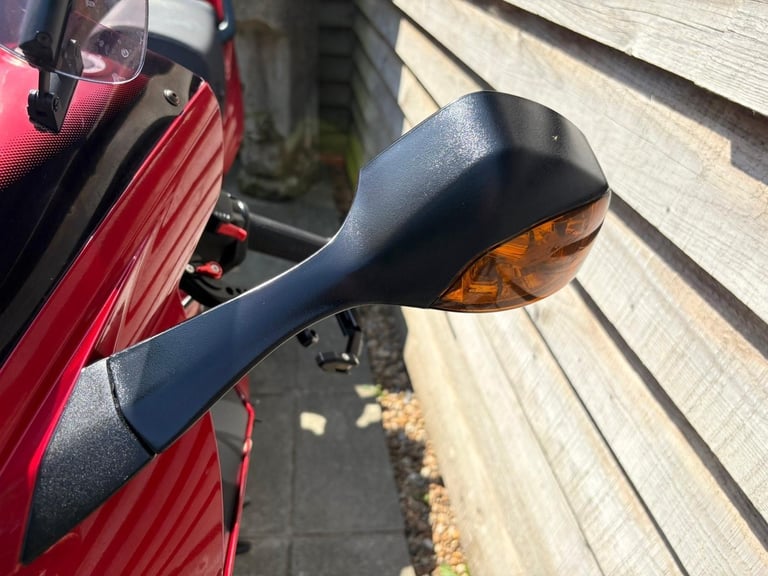 2007 / 07 Triumph Sprint 1050 £1900 Red 42803 miles.