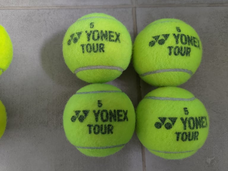 8x Yonex Tour and Dunlop OV Tennis Balls