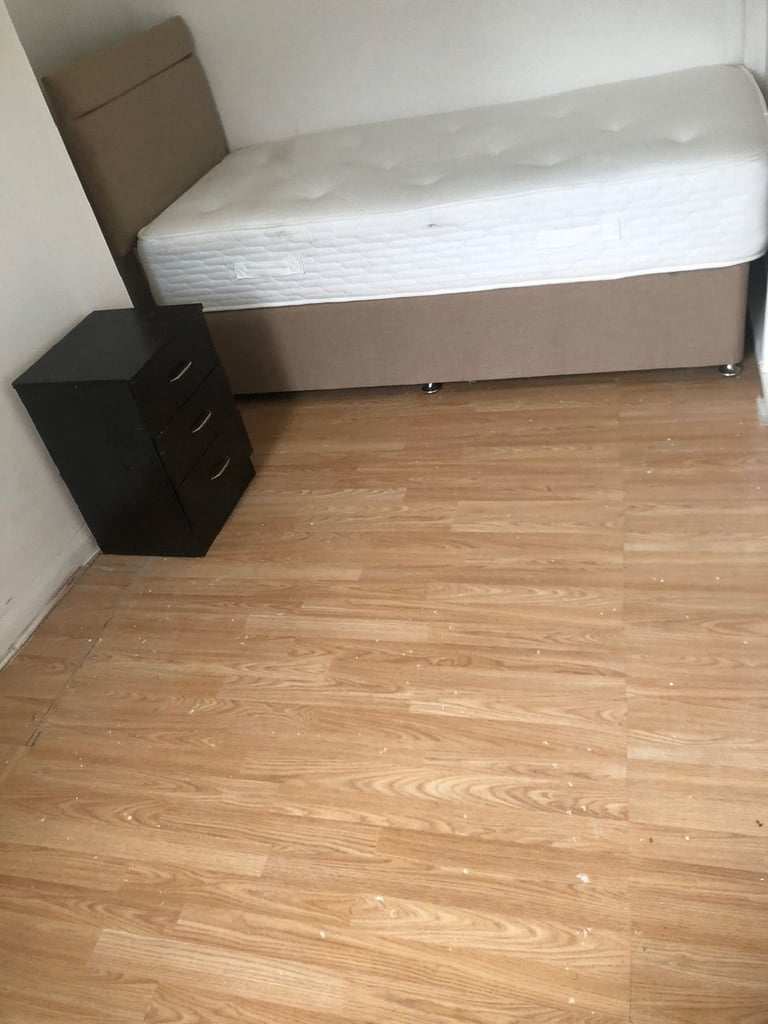 Spacious & Cosy double Room for Rent ST6 2DS