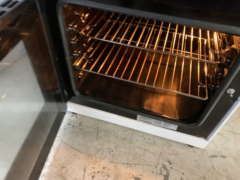 Curry’s 60 cm wide freestanding electric double oven like new condition