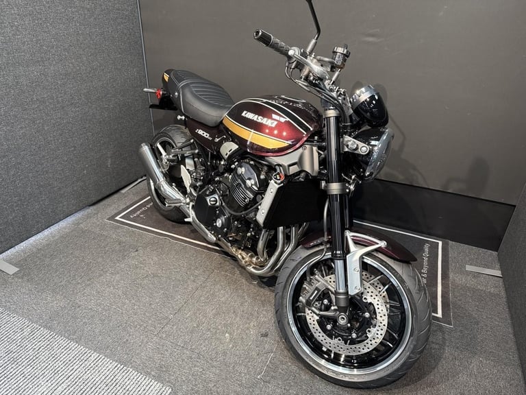 Kawasaki Z900RS ZR900 2025