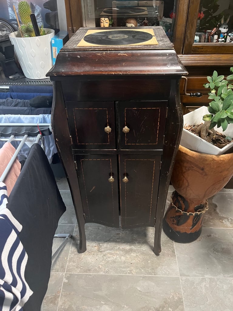 Vintage gramophone and records OPEN TO OFFERS 