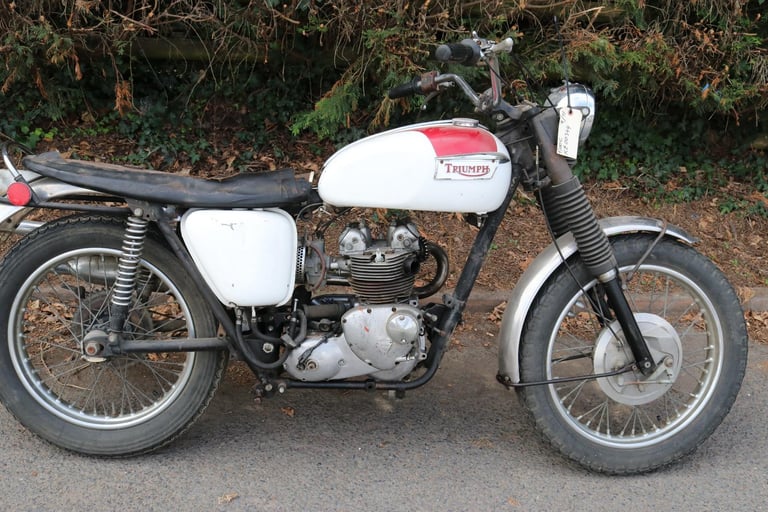 Triumph T100C T 100 C Trophy 1971 Barn Find Restoration Project