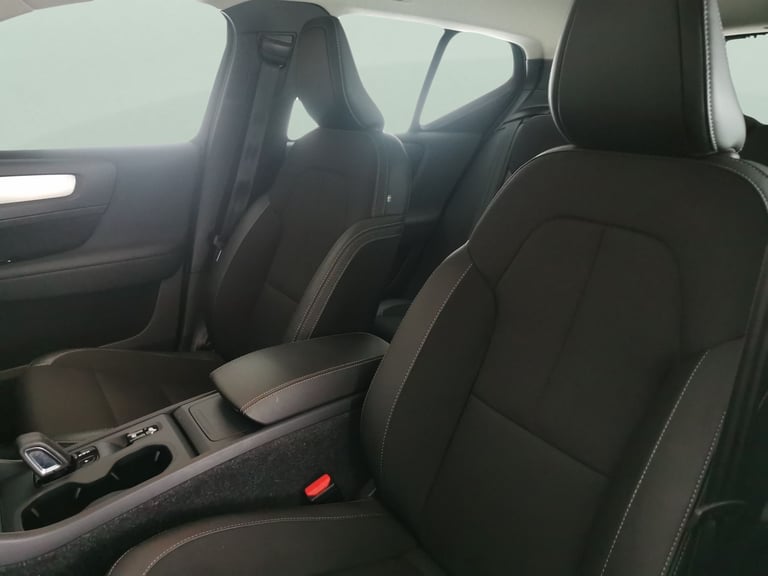 2020 Volvo XC40 1.5 T3 Momentum SUV 5dr Petrol Auto Euro 6 (s/s) (163 ps) - SENSUS SAT NAV  Suv P...