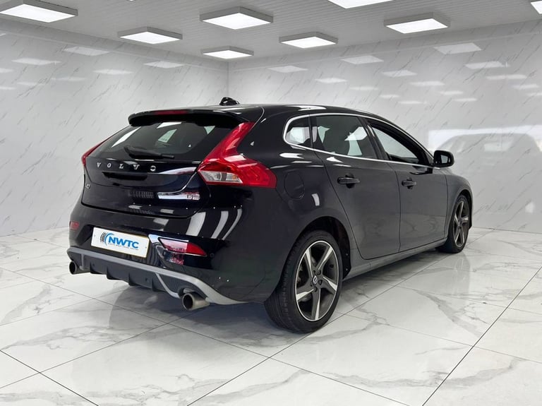 2016 Volvo V40 2.0 D2 R-Design Hatchback 5dr Diesel Manual Euro 6 (s/s) (120 ps) 1 FORMER Hatchba...