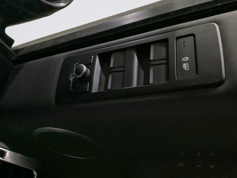 2018 Land Rover Discovery 2.0 SD4 HSE SUV 5dr Diesel Auto 4WD Euro 6 (s/s) (240 ps) ESTATE Diesel...