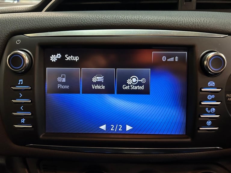 2018 Toyota Yaris 1.5 VVT-i Grey Bi-Tone Euro 6 5dr HATCHBACK Petrol Manual