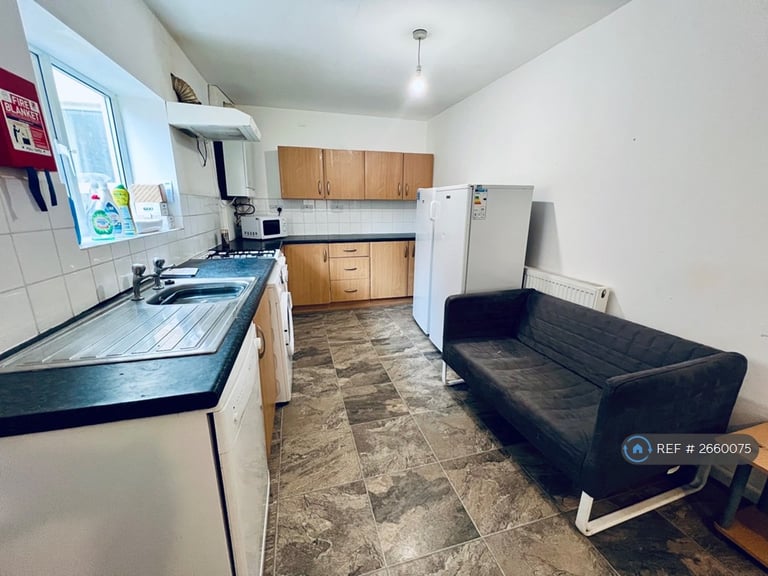 5 bedroom house in Oxford Street, Leamington Spa, CV32 (5 bed) (#2660075)