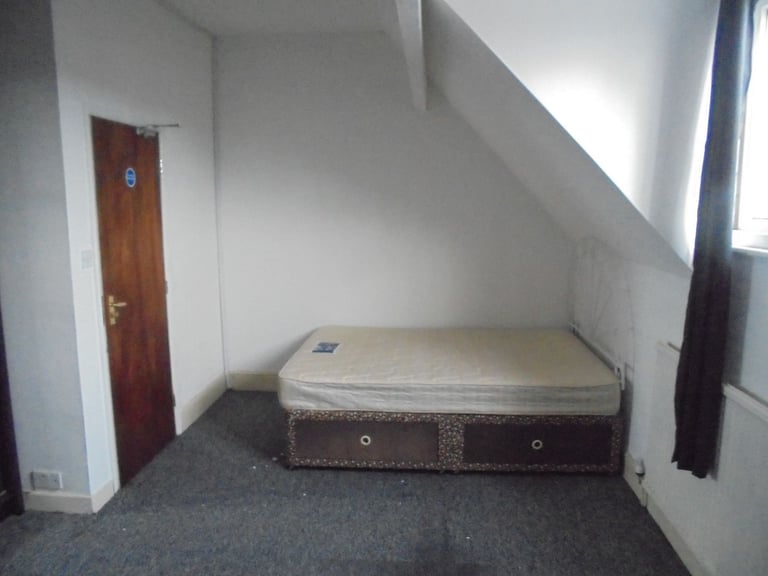 Rooms to Rent in 7 Bed House on Ivor Road, Sparkhill. Supported Accommodation. Immediate Move In