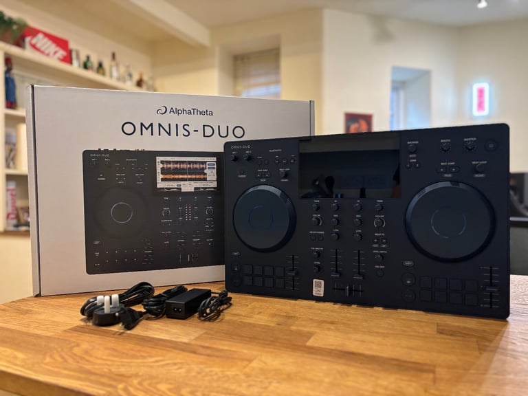 AlphaTheta Omnis-duo DJ controller