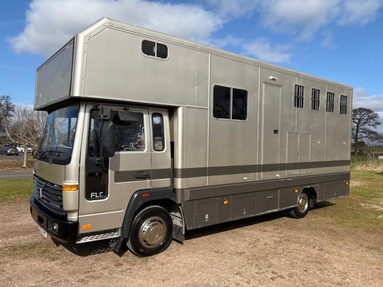 VOLVO FLC 7.5 Coach built Horse box Stalled &amp; living
