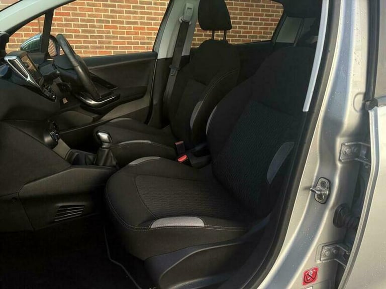 2015 Peugeot 208 1.2 VTi PureTech Style Hatchback 5dr Petrol Manual Euro 6 (82 ps) HATCHBACK Petr...