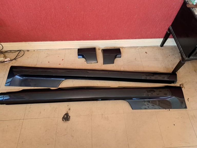 Focus st 3 door side skirts with end caps