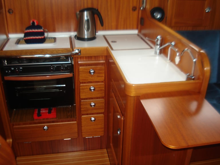 HALLBERG RASSY 342 CRUISING YACHT. (The Bentley of Sailing yachts.)