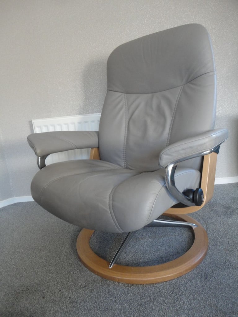 Ekornes stressless large grey leather consul signature recliner chair and footstool
