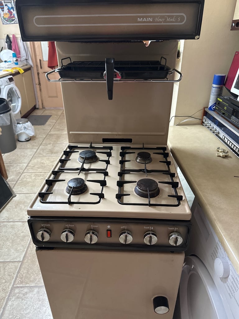 Gas Cooker with top grill