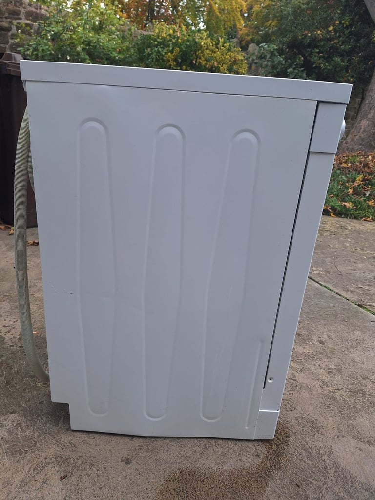 Slimline dishwasher 