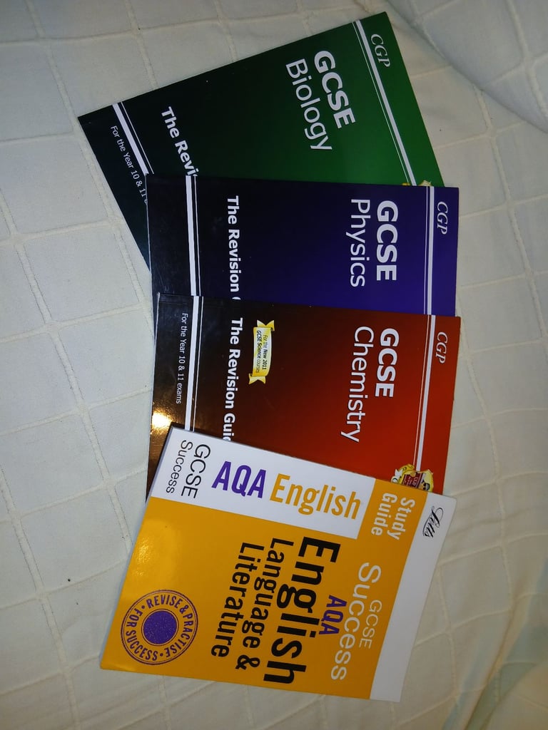 image for 📚 GCSE Revision Guides – Science & English (Set of 4)