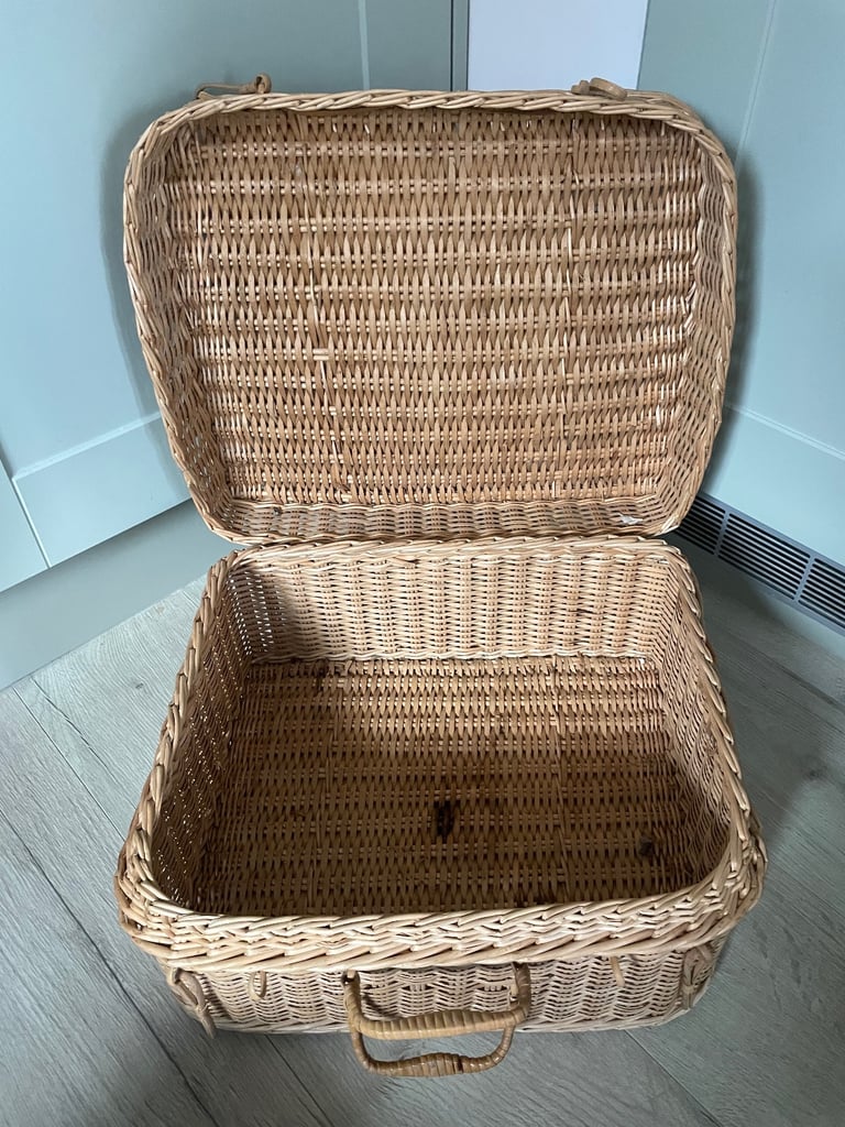 Large Whicker Picnic Basket