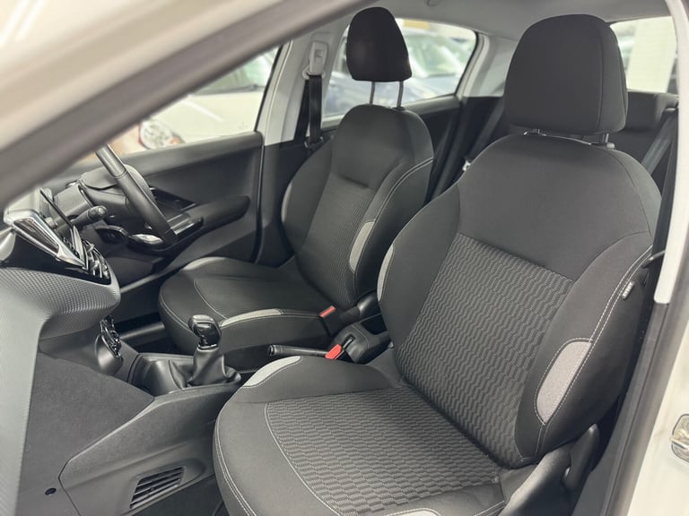 2015 Peugeot 208 1.0 PureTech Active 5dr HATCHBACK Petrol Manual