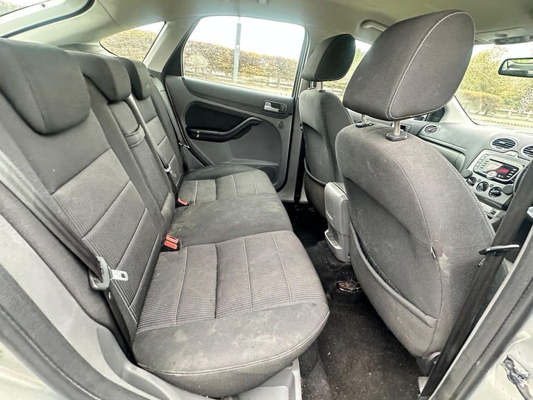 2010 Ford Focus 1.6 Titanium 5dr HATCHBACK Petrol Automatic