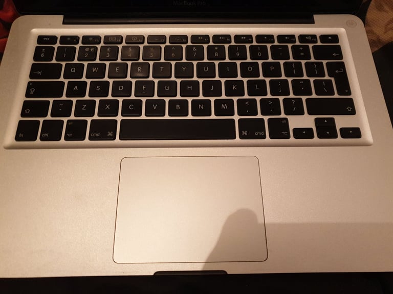 APPLE MACBOOK PRO A1278 13inch LAPTOP WITH CHARGER 2.4GHZ C2D, 4GB DDR3 128GB SSD RUNNING BIG SUR. 